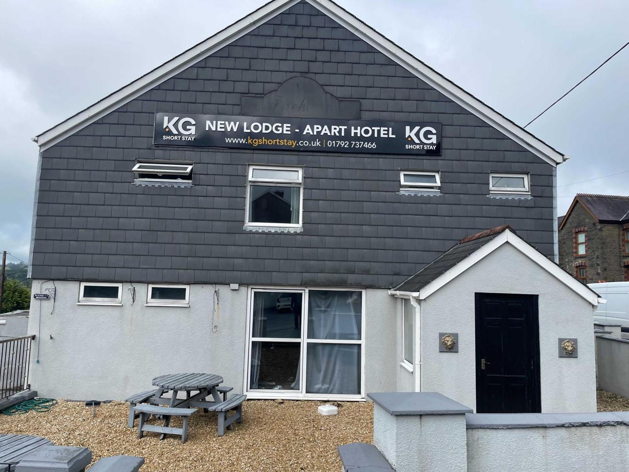The New Lodge Pontardawe Exterior photo